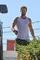 liam hemsworth muscles pumped up after workout 21