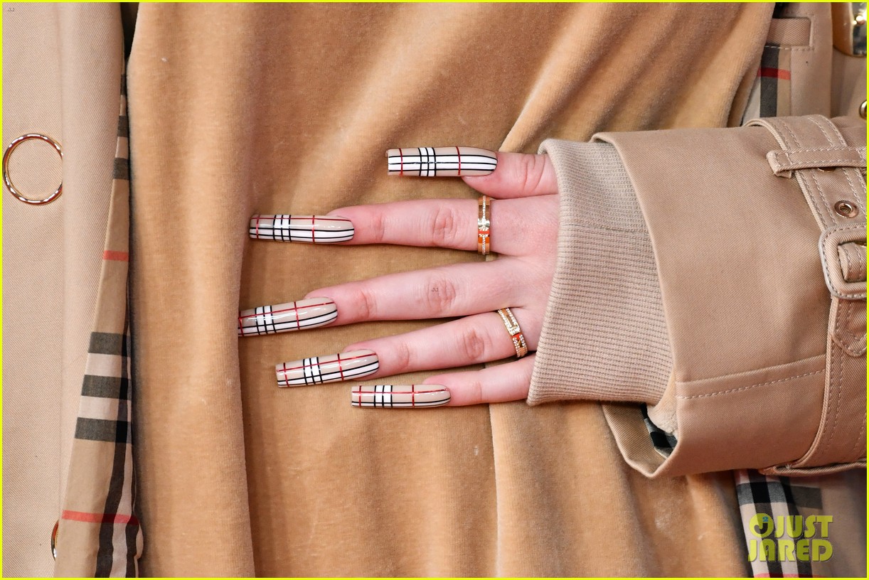 billie eilish matches her nails to her burberry outfit at brit awards 2020 05