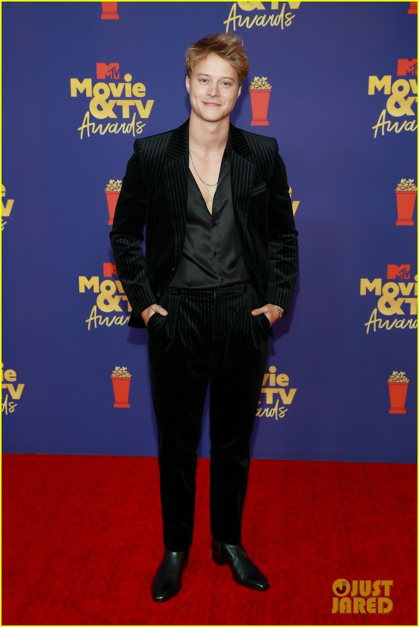 Full Sized Photo Of Outer Banks Cast Mtv Movie Awards Red Carpet Pics