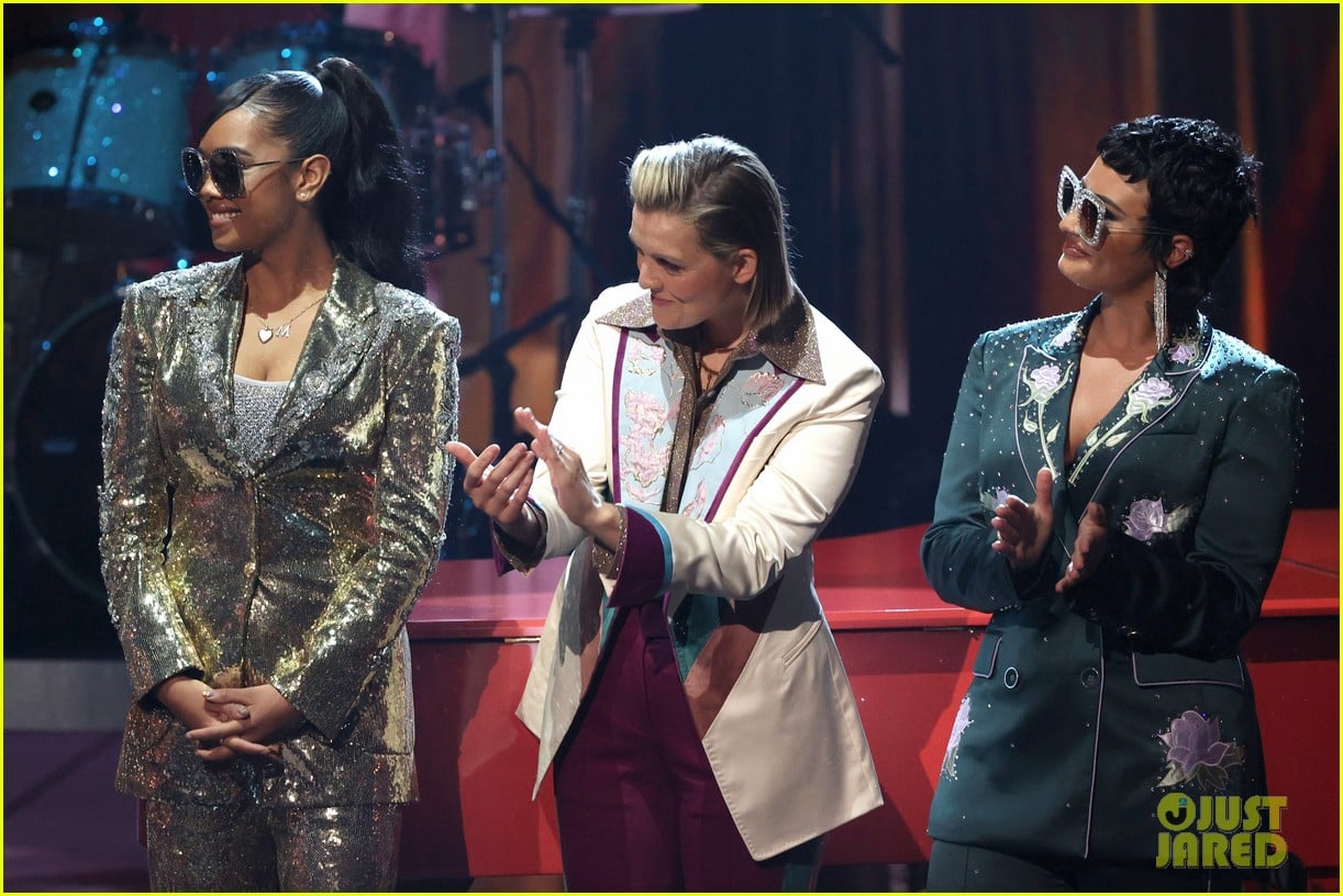 demi lovato channels elton johns style during tribute performance 07