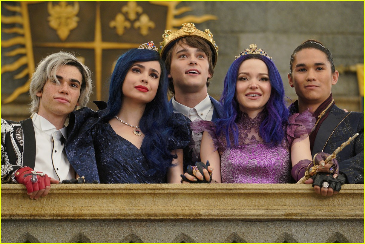 disney channel reveals premiere date for descendants wedding bake off 03