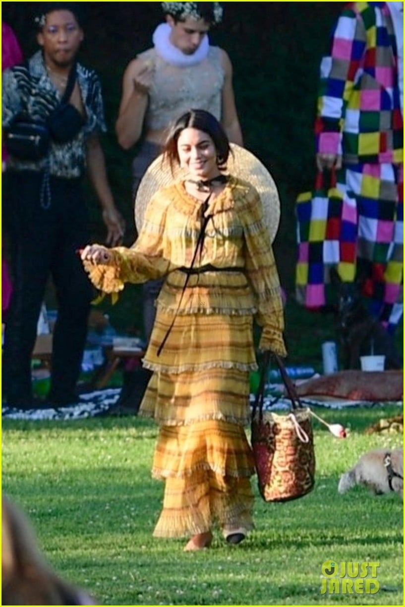 vanessa hudgens gg magree costume party in the park 13