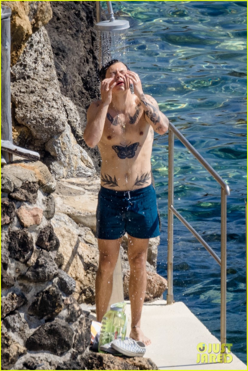 Full Sized Photo Of Harry Styles Showers Shirtless In Italy Shirtless Harry Styles Looks So