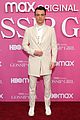 thomas doherty eli brown twin in white suits at gossip girl premiere 01