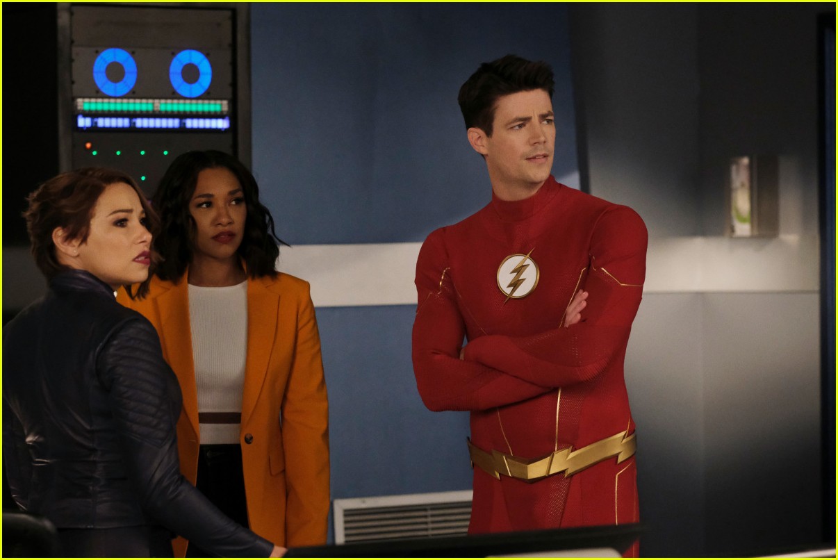 jordan fisher is all smiles in first the flash promo 22