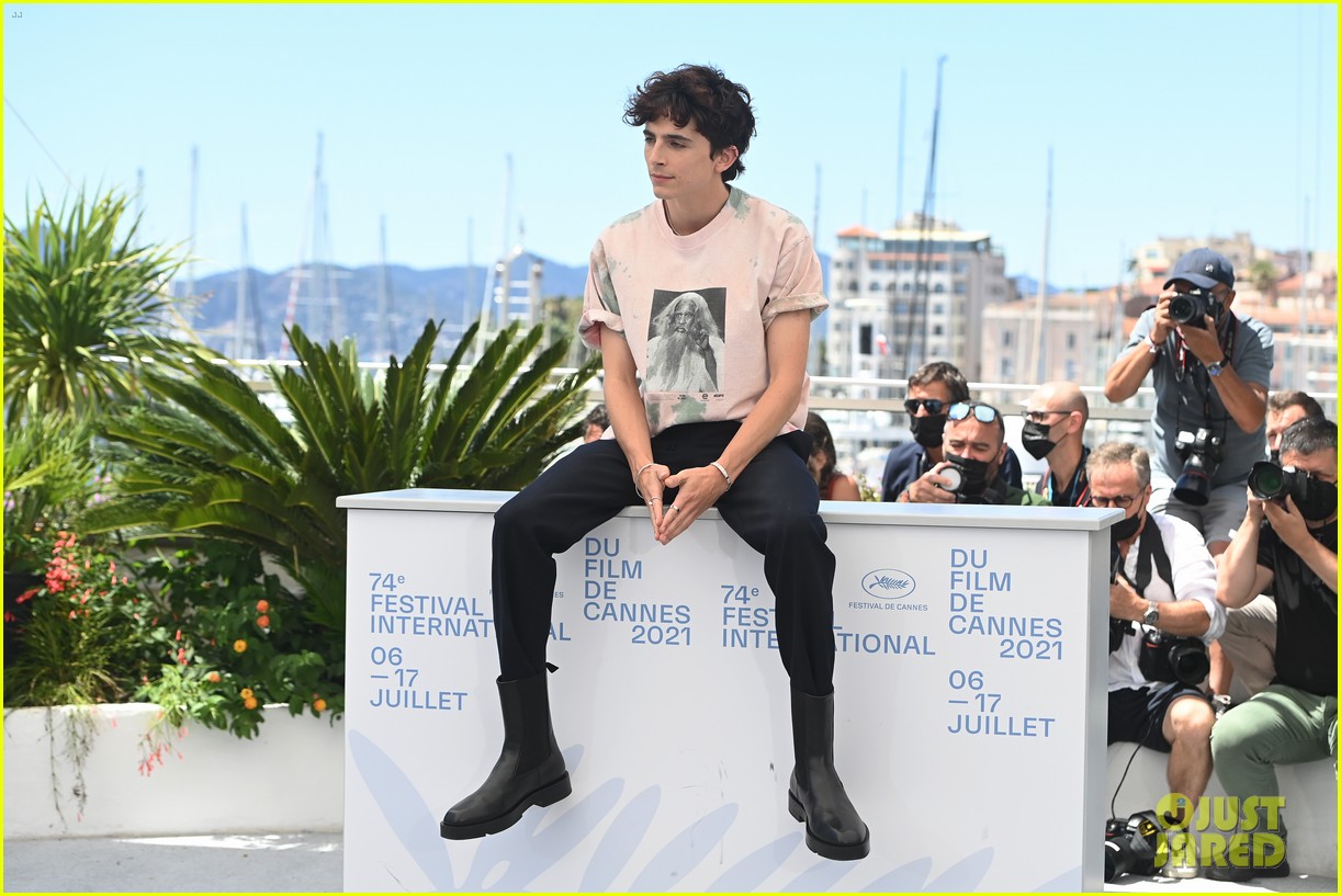 timothee chalamet continues with cute poses at the french dispatch photo call 23