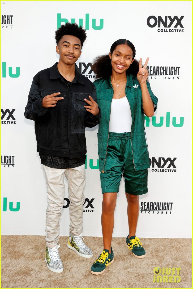yara shahidi reunites with her little bro miles brown at summer of soul event 03