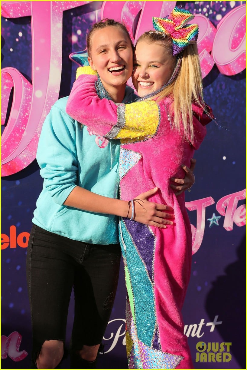 Full Sized Photo Of Jojo Siwa Kisses Kylie Prew J Team Premiere 35