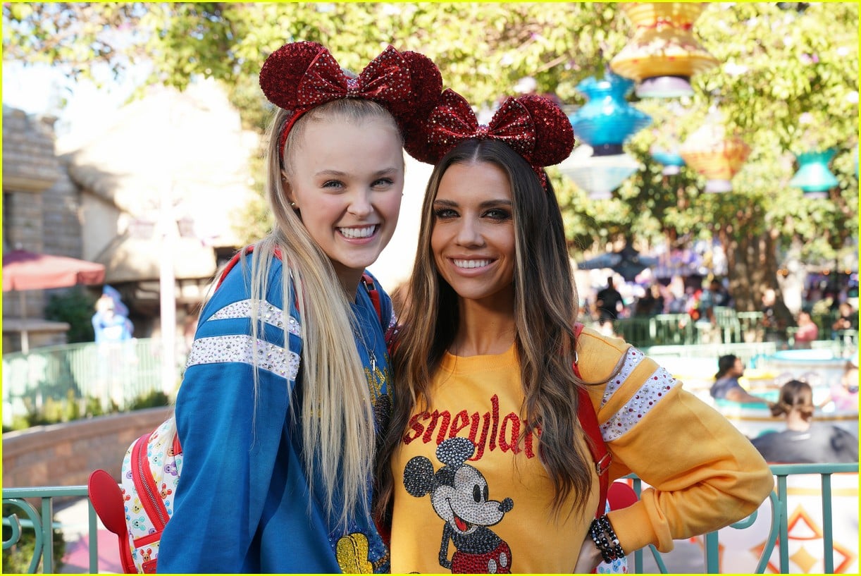 Full Sized Photo Of Jojo Siwa Girlfriend Joins Her At Disneyland Ahead