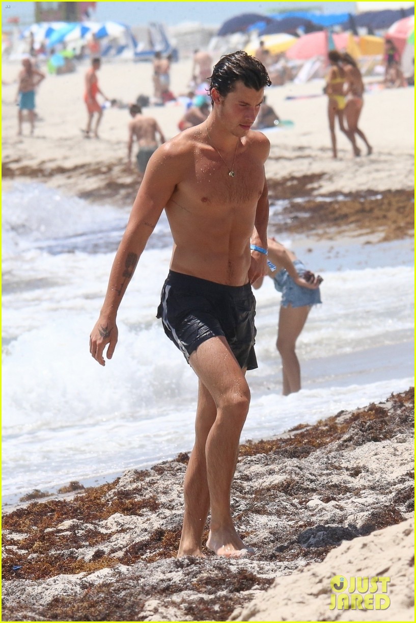 Full Sized Photo Of Shawn Mendes Beach Day In Miami Shawn Mendes Spotted At The Beach In