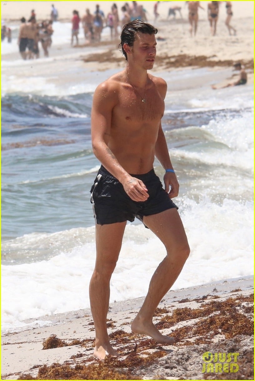 Shawn Mendes Spotted At The Beach In Miami See The New Shirtless Photos Photo