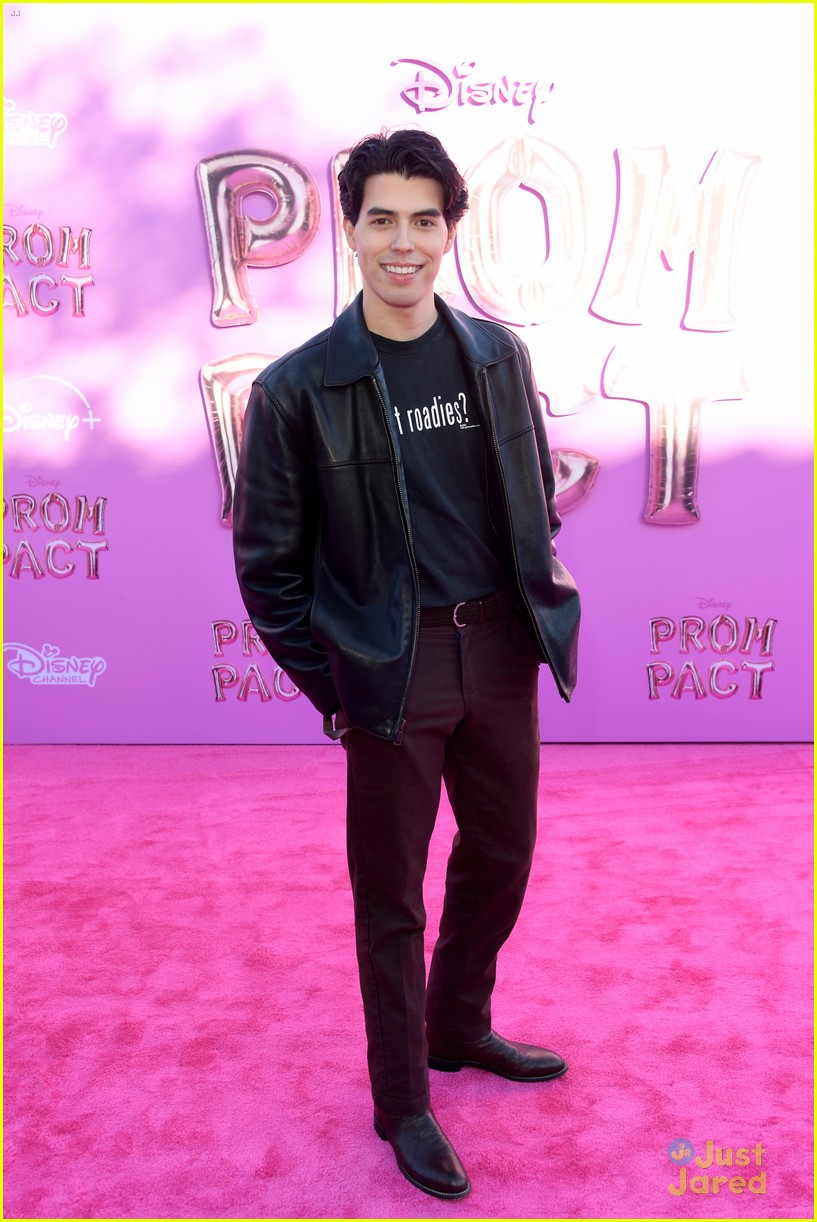 Full Sized Photo Of Disney Channel Stars Attend Prom Pact Premiere