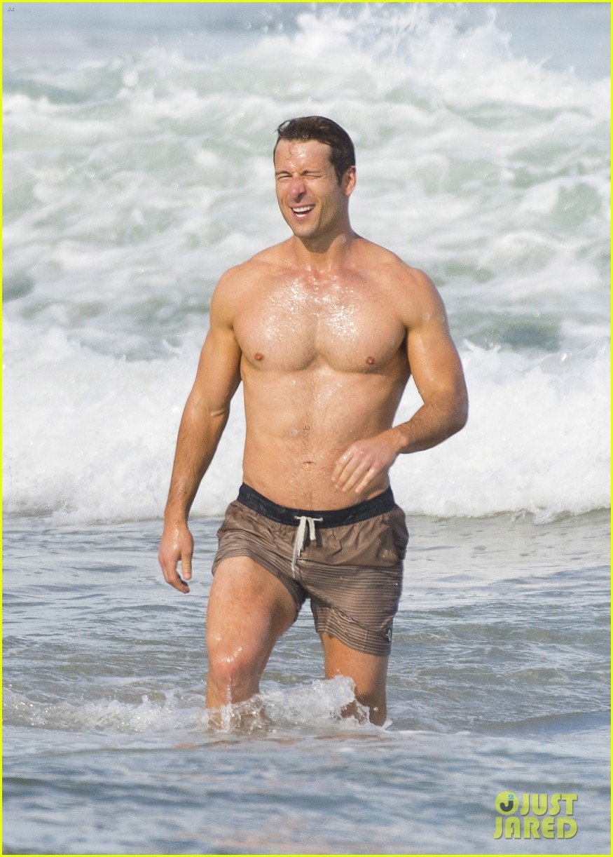 Full Sized Photo Of Sydney Sweeney Glen Powell Beach Photos Australia