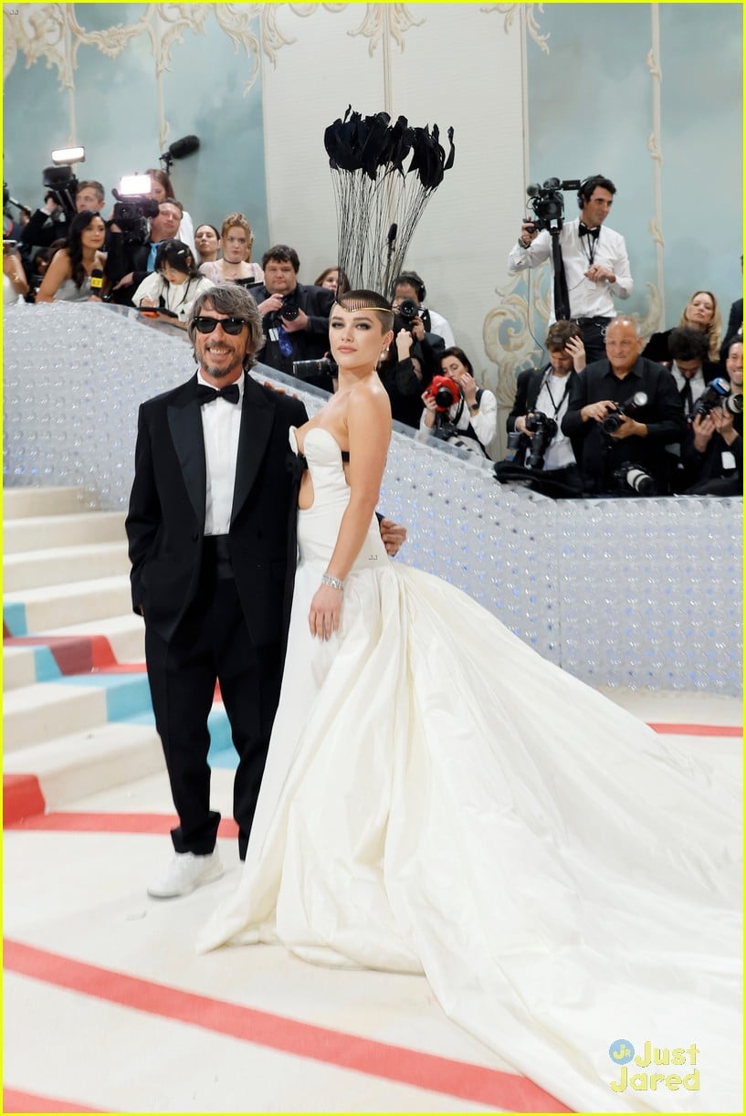 Full Sized Photo Of Florence Pugh Debuts Shaved Head At Met Gala