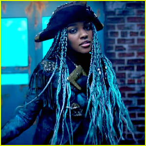 China Anne McClain Dishes On Sword Fighting For Descendants 2 China