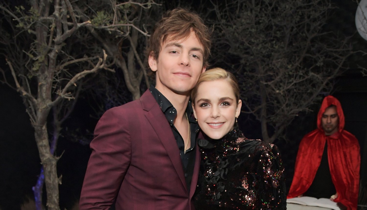 Kiernan Shipka Attends Sabrina Premiere With Ross Lynch Abigail