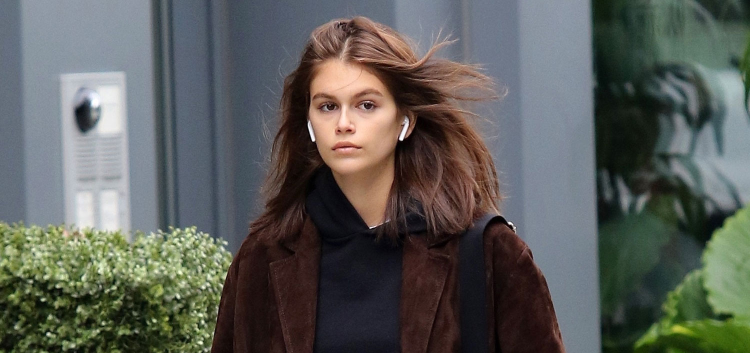 Kaia Gerber Is Spitting Image Of Mom Cindy Crawford On Nyc Stroll