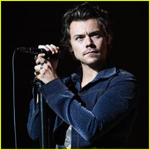 Harry Styles Surprises Jingle Ball 2019 with One Direction Song - Watch Performance!