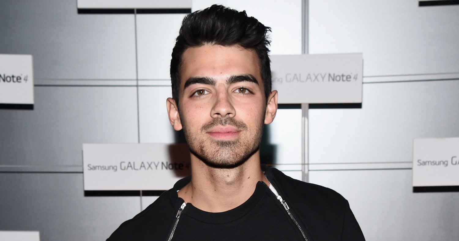 Joe Jonas Debuts New Bleached Blonde Hair Joe Jonas Just Jared Jr