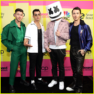 Nick Jonas Joined By Jonas Brothers & Marshmello On Billboard Music Awards 2021 Carpet