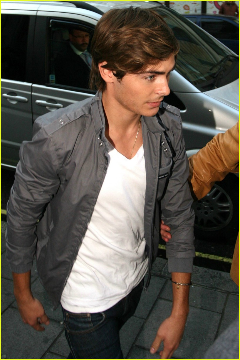 Zac & Vanessa are Number One! | Photo 361 - Photo Gallery | Just Jared Jr.