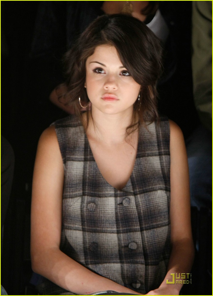 selena gomez fashion forward 28