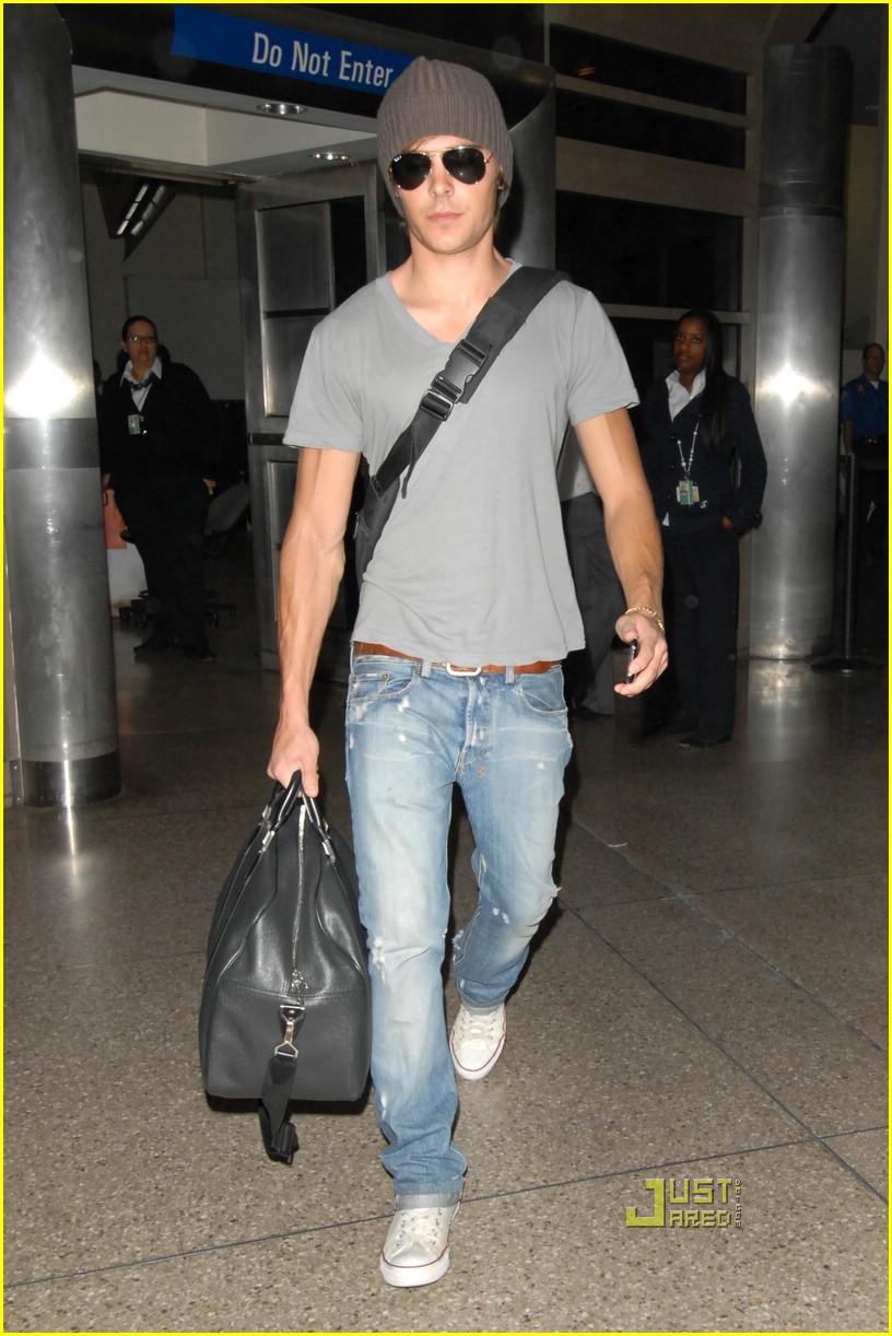 Zac Efron is Back From Down Under | Photo 9241 - Photo Gallery | Just ...