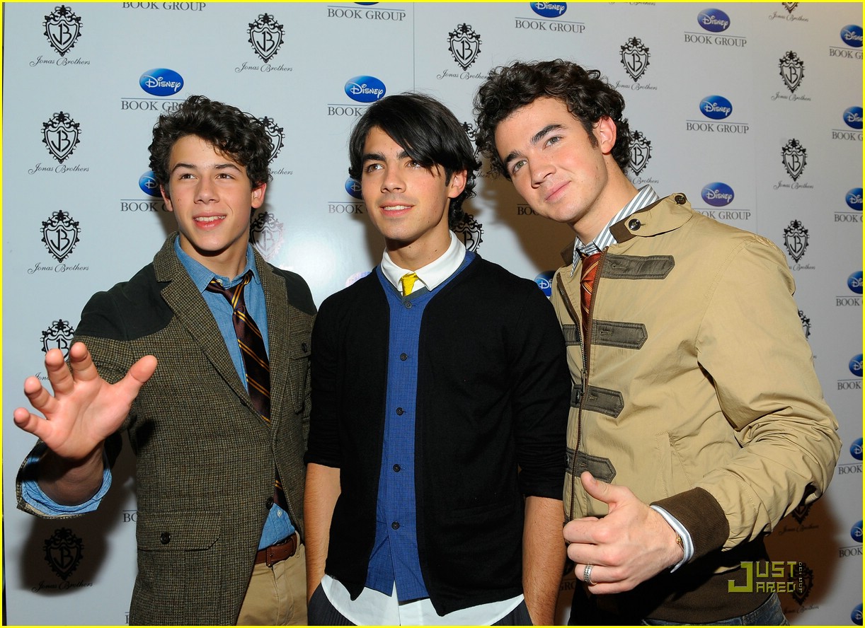 jonas brothers book launch 05