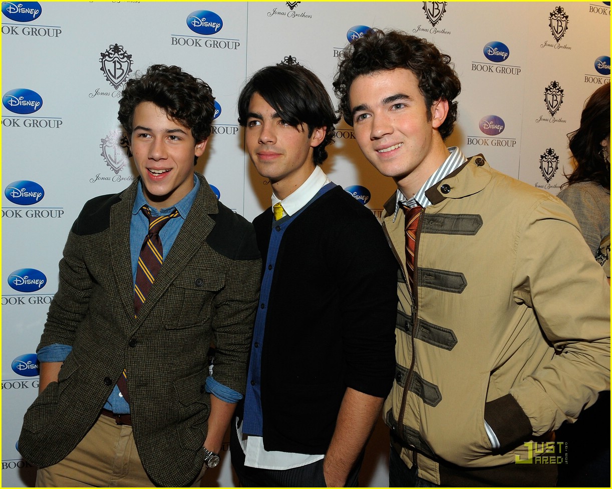 jonas brothers book launch 06