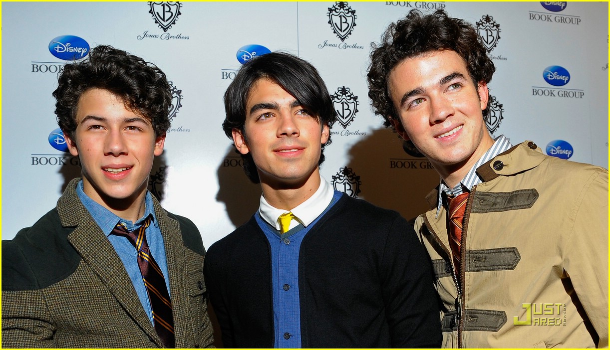 jonas brothers book launch 08