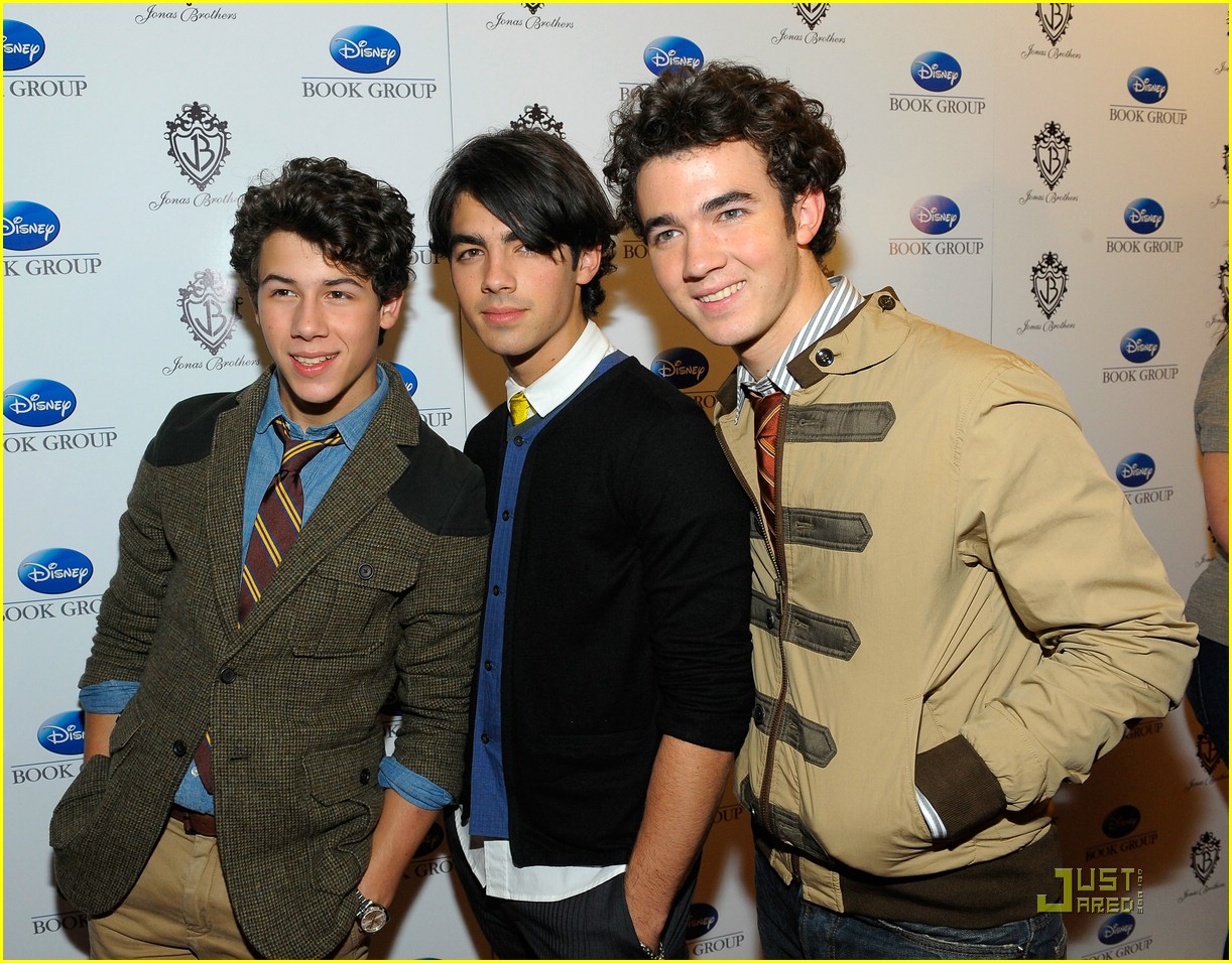 jonas brothers book launch 09