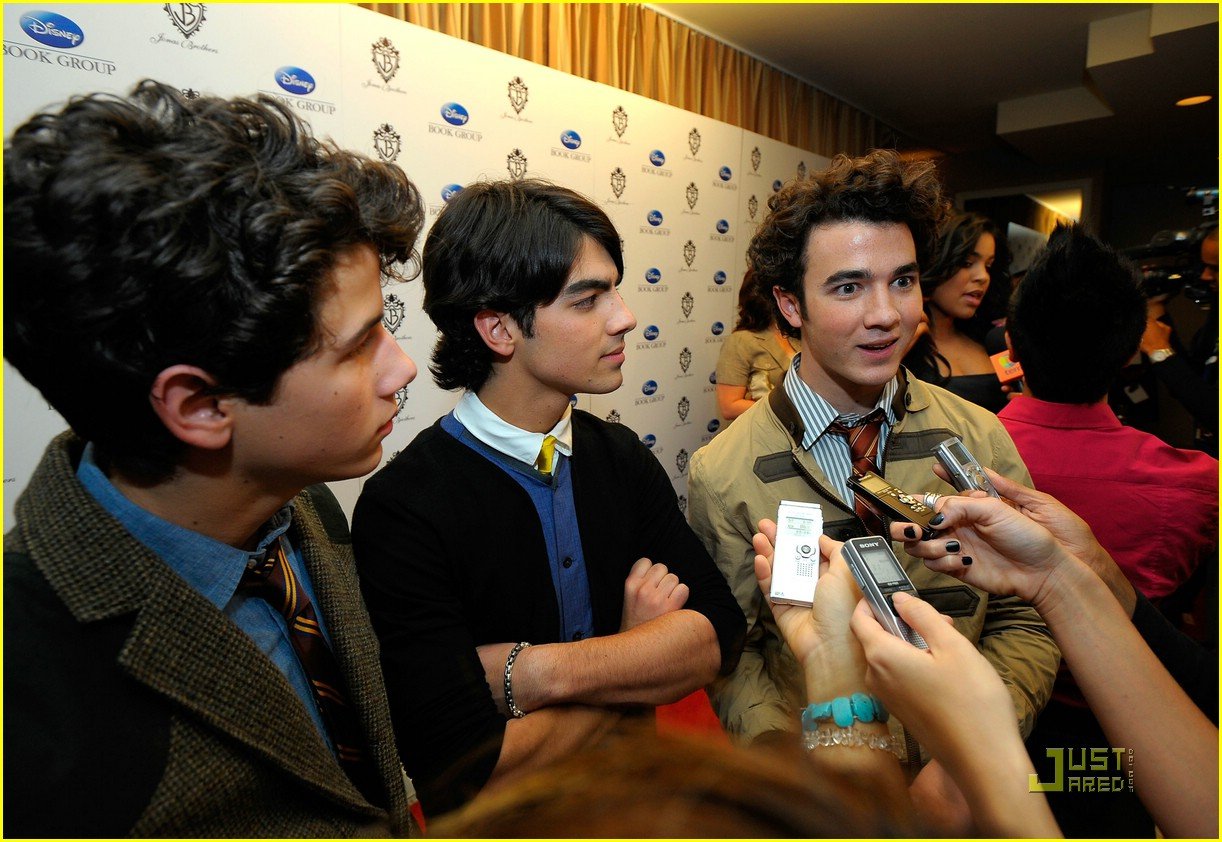 jonas brothers book launch 10