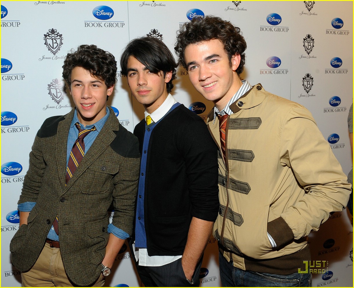 jonas brothers book launch 12