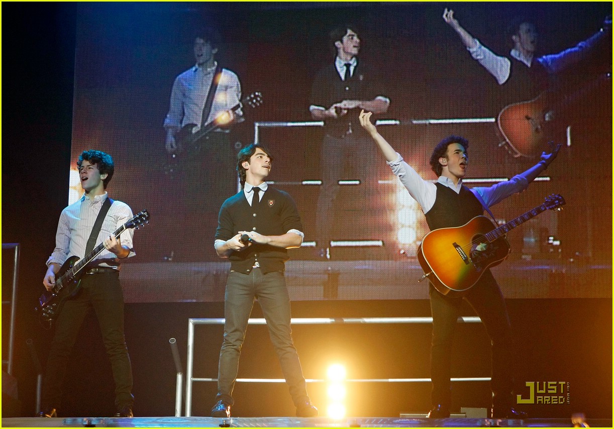 Full Sized Photo of jonas brothers las vegas 07 The Jonas Brothers