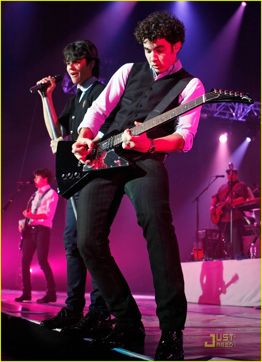 Full Sized Photo of jonas brothers las vegas 10 The Jonas Brothers