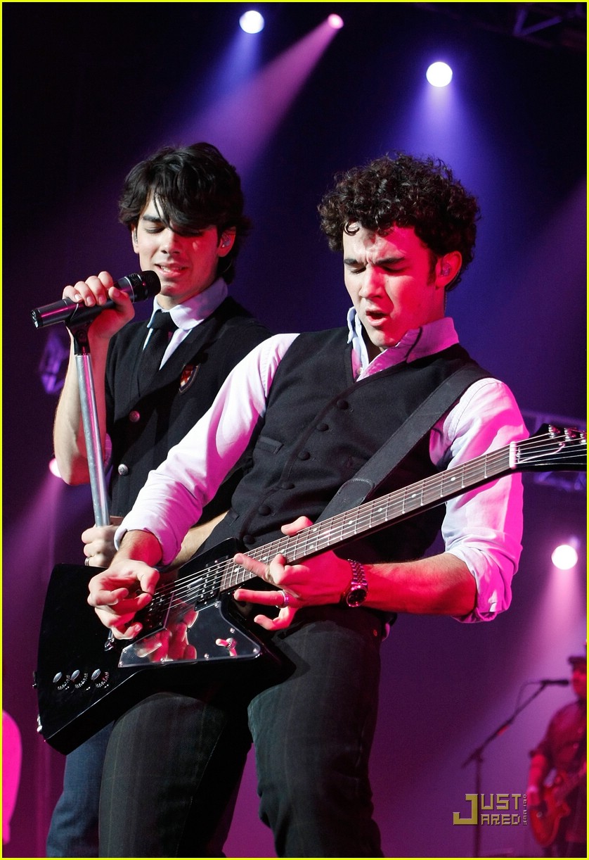 The Jonas Brothers Get Lucky in Las Vegas Photo 19901 Photo Gallery