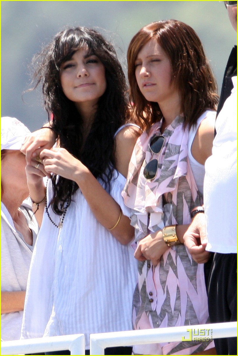 zac efron water taxi vanessa hudgens 34