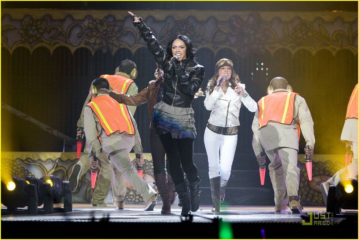 Full Sized Photo of cheetah girls chicago concert 03 | The Cheetah