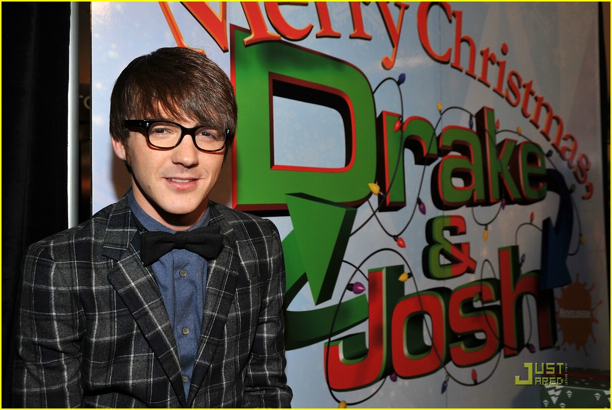 Full Sized Photo of josh peck drake bell merry premiere 10 | Drake Bell ...