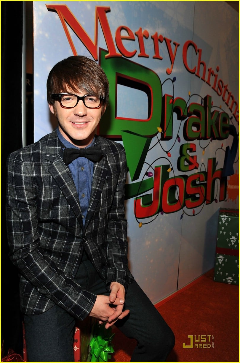 Drake Bell & Josh Peck Wish You A Merry Christmas Photo 21941 Photo