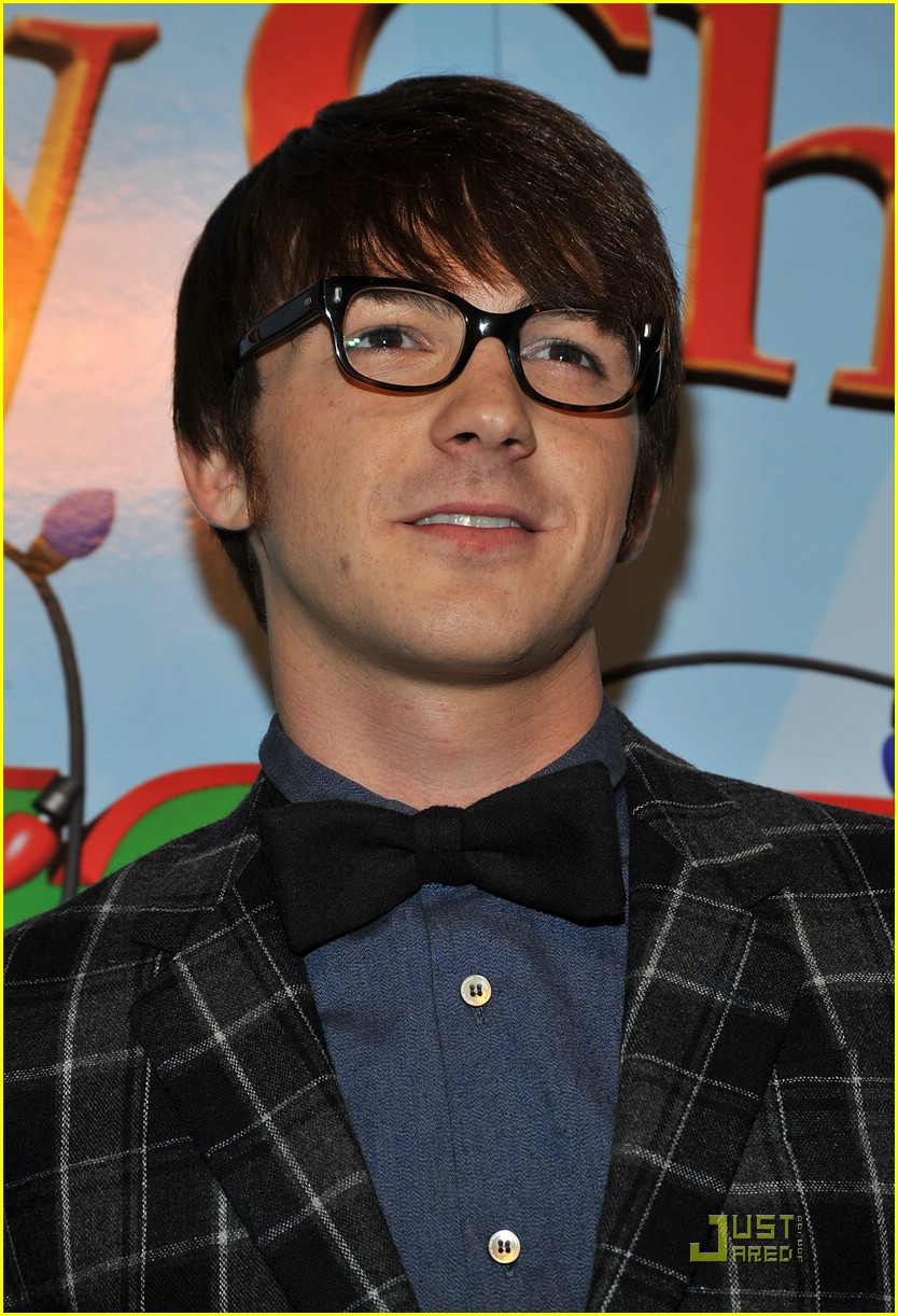 Full Sized Photo of josh peck drake bell merry premiere 19 | Drake Bell ...