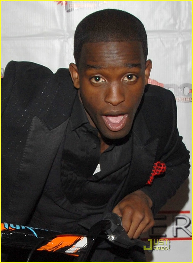 Full Sized Photo of elijah kelley christmas city 02 | Elijah Kelley