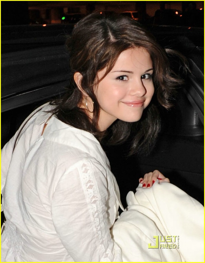 Selena Gomez is Airport Casual | Photo 21441 - Photo Gallery | Just ...