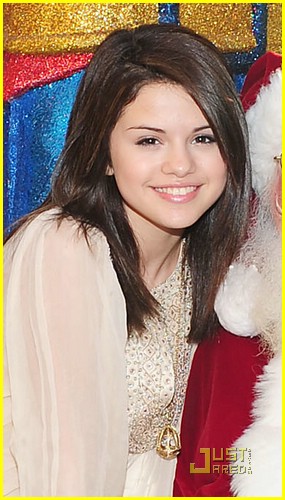 Selena Gomez: Santa Claus Sweetheart | Photo 31921 - Photo Gallery ...