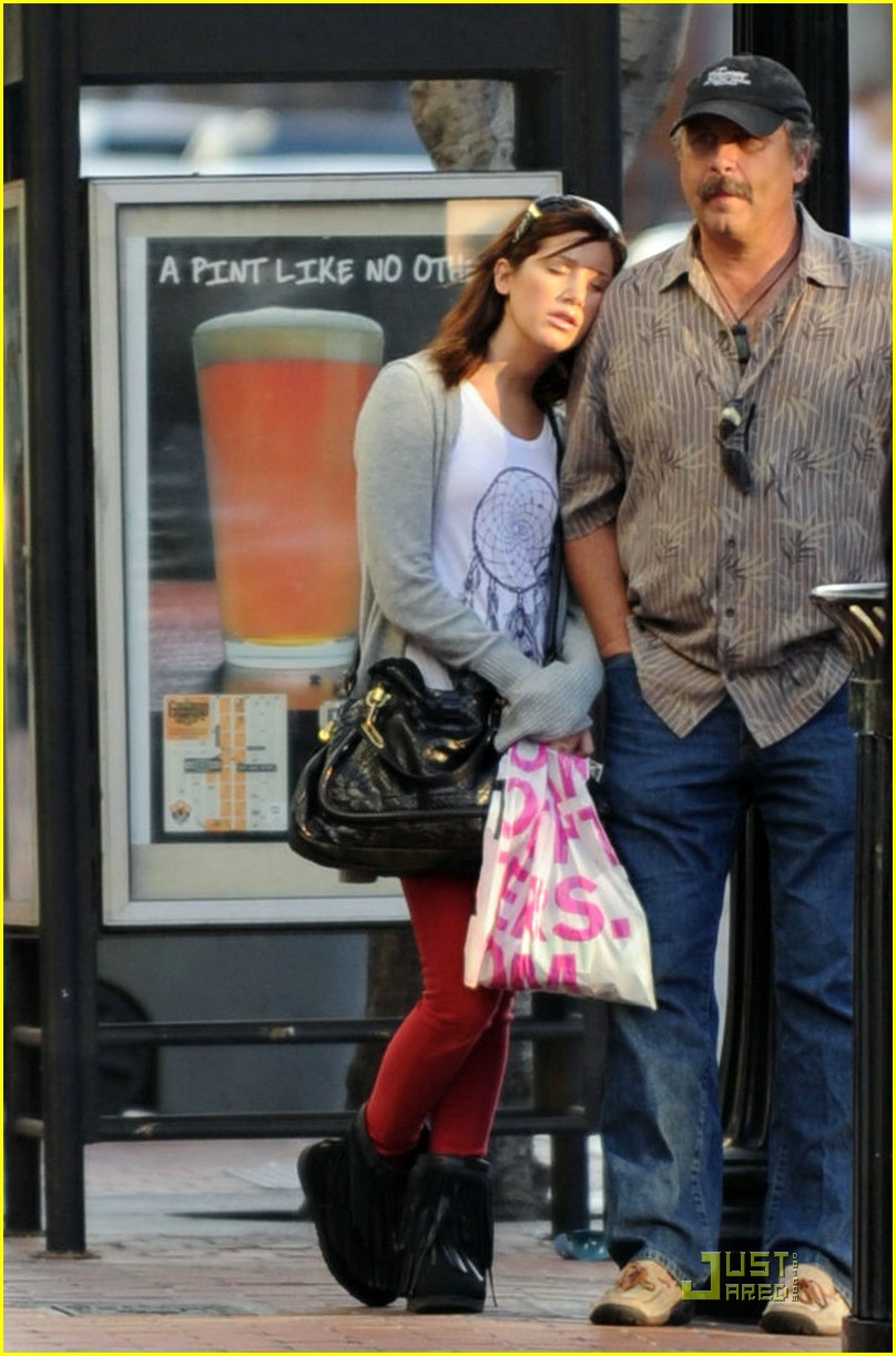 Full Sized Photo of ashley tisdale shop san diego 04 | Ashley Tisdale