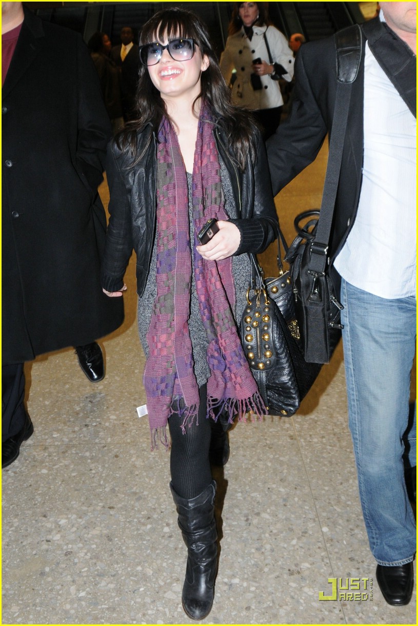 Demi Lovato Touches Down in D.C. | Photo 52101 - Photo Gallery | Just ...