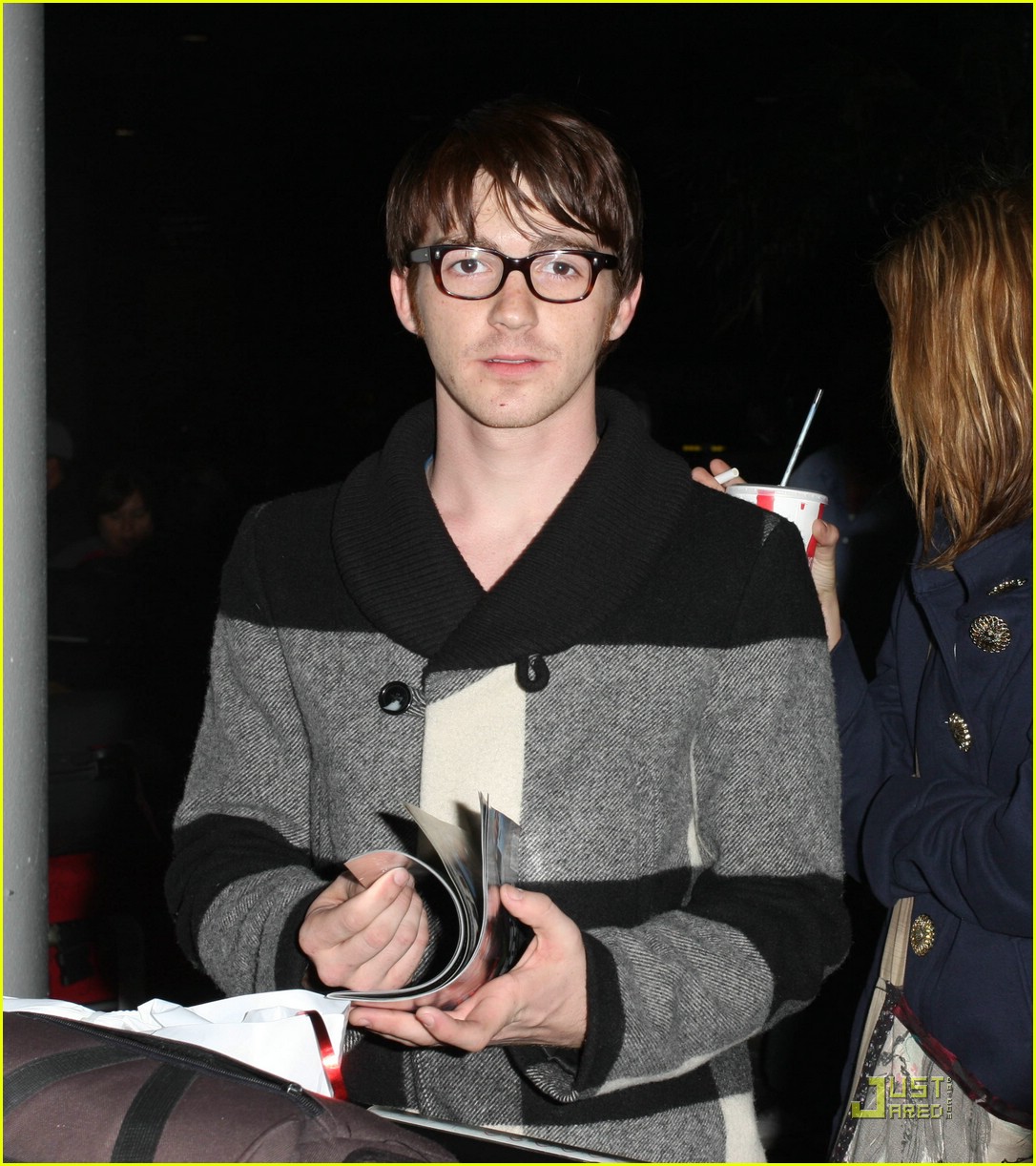 Drake Bell is a Mad, Mad Man | Photo 39541 - Photo Gallery | Just Jared Jr.