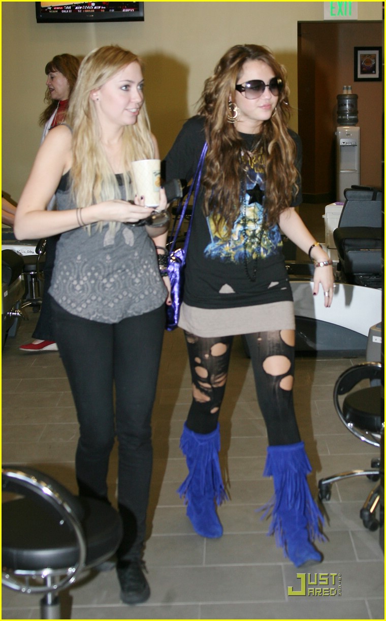 Full Sized Photo Of Miley Cyrus Girls Day Out 14 Miley Cyrus Has A Girls Day Out Just Jared Jr 2416