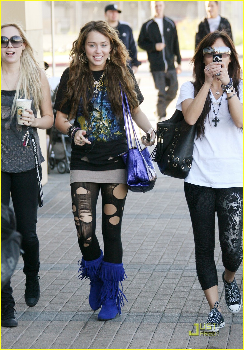 Full Sized Photo Of Miley Cyrus Girls Day Out 19 Miley Cyrus Has A Girls Day Out Just Jared Jr 5236