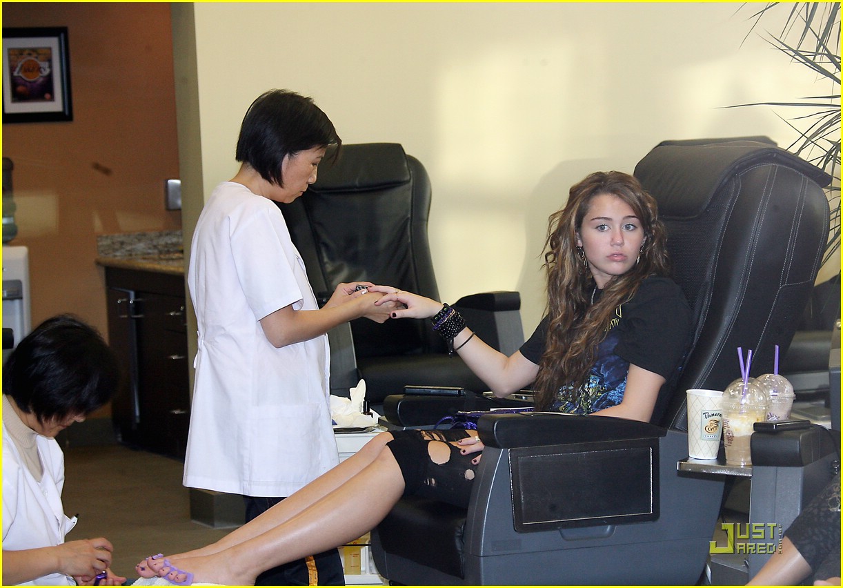 Miley Cyrus Has A Girls Day Out Photo 51171 Photo Gallery Just Jared Jr 1752